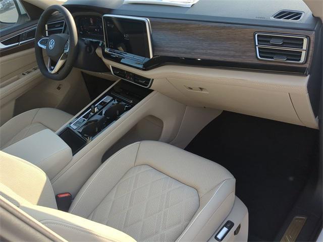 Photo of 2025 Opal White Pearl Volkswagen Atlas