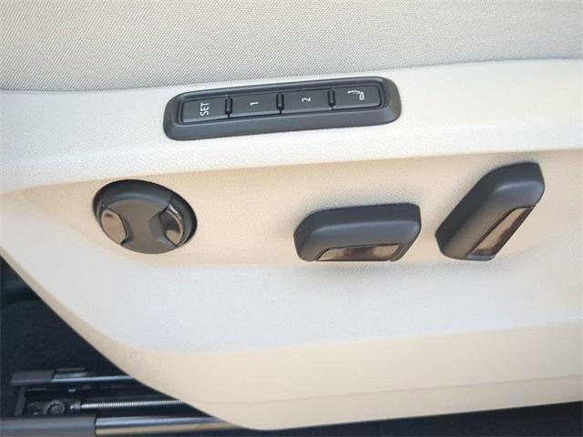 Photo of 2025 Opal White Pearl Volkswagen Atlas
