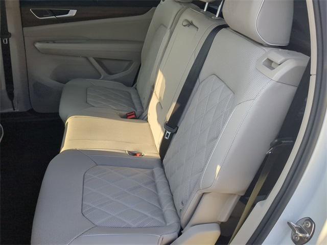 Photo of 2025 Opal White Pearl Volkswagen Atlas