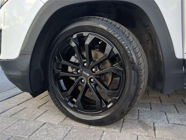 Photo of 2021 Summit White GMC Terrain