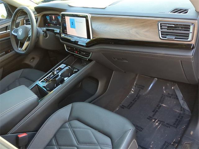 Photo of 2024 Deep Black Pearl Volkswagen Atlas