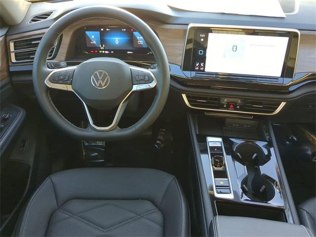 Photo of 2024 Deep Black Pearl Volkswagen Atlas