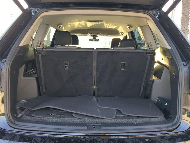 Photo of 2024 Deep Black Pearl Volkswagen Atlas