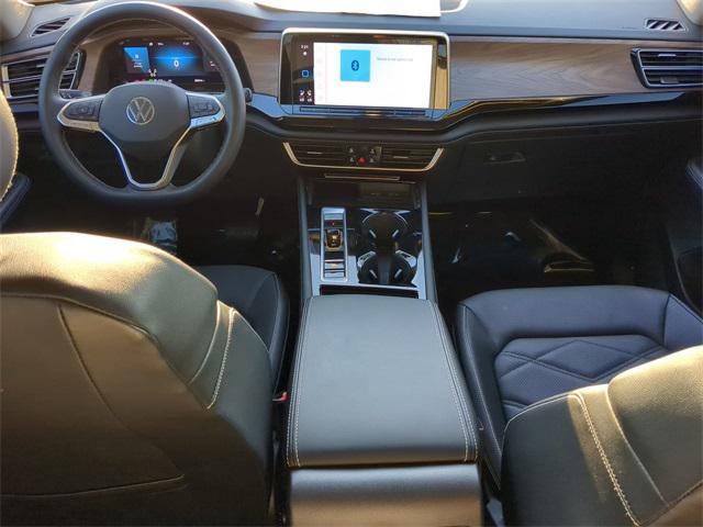 Photo of 2024 Deep Black Pearl Volkswagen Atlas