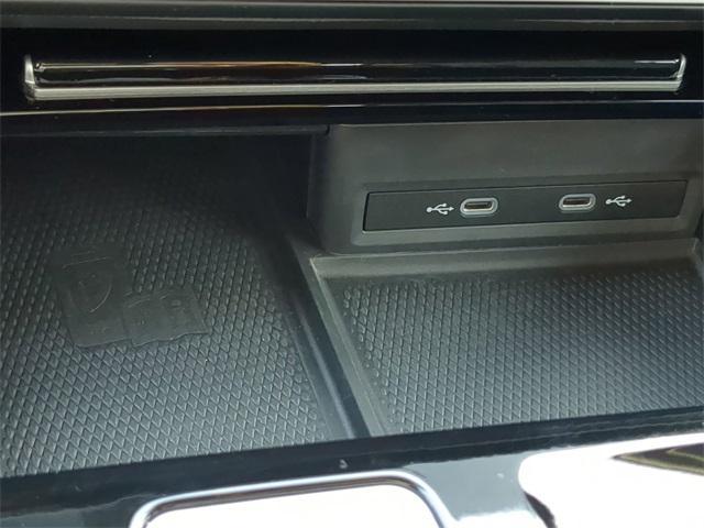 Photo of 2024 Deep Black Pearl Volkswagen Atlas