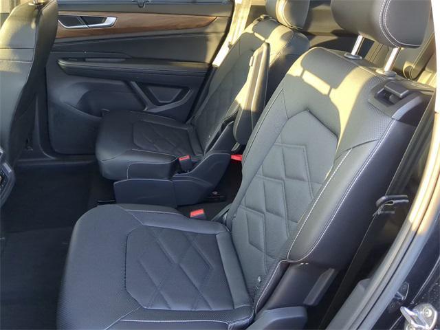 Photo of 2024 Deep Black Pearl Volkswagen Atlas