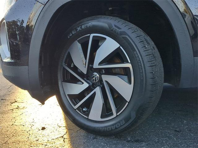 Photo of 2024 Deep Black Pearl Volkswagen Atlas