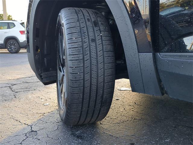 Photo of 2024 Deep Black Pearl Volkswagen Atlas