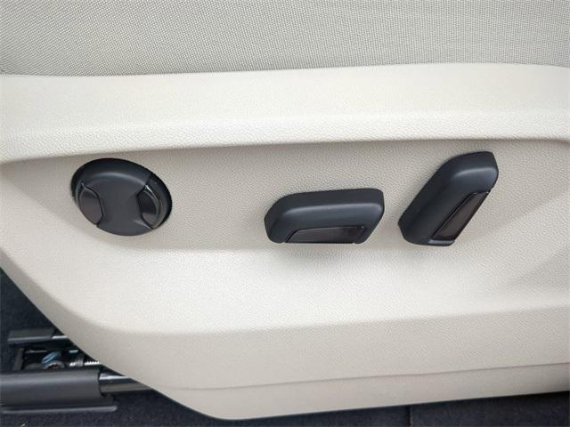 Photo of 2025 Mountain Lake Blue Metallic Volkswagen Atlas