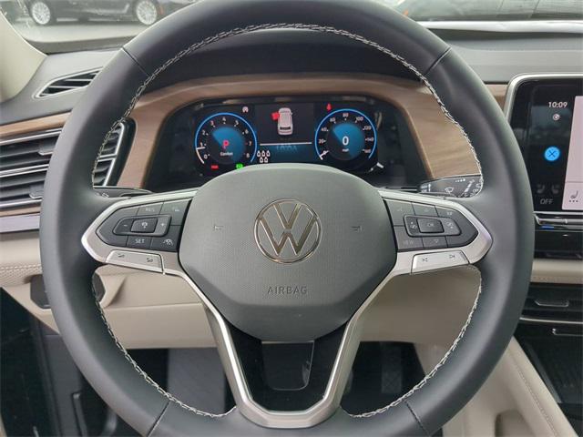 Photo of 2025 Mountain Lake Blue Metallic Volkswagen Atlas