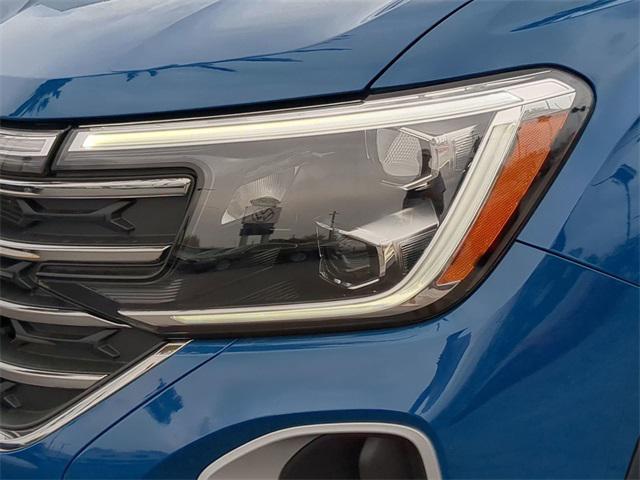Photo of 2025 Mountain Lake Blue Metallic Volkswagen Atlas