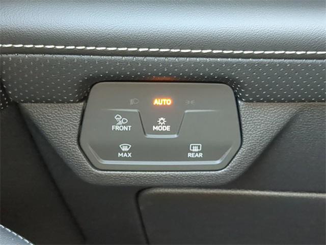 Photo of 2025 Opal White Pearl Volkswagen Atlas Cross Sport