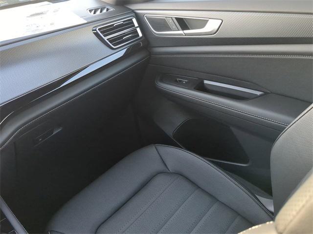 Photo of 2025 Opal White Pearl Volkswagen Atlas Cross Sport