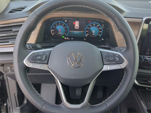 Photo of 2025 Deep Black Pearl Volkswagen Atlas