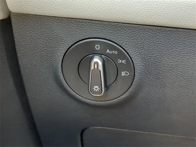 Photo of 2025 Platinum Gray Metallic Volkswagen Taos