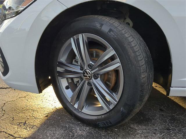 Photo of 2023 Opal White Pearl Volkswagen Jetta