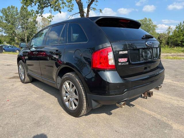 Photo of 2013 Tuxedo Black Metallic Ford Edge