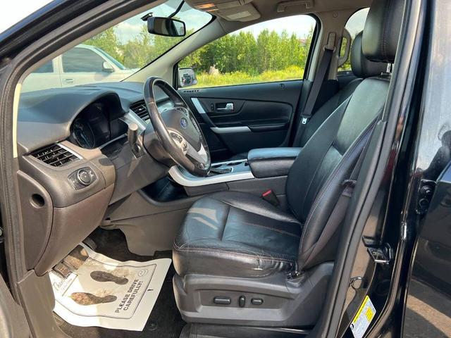 Photo of 2013 Tuxedo Black Metallic Ford Edge