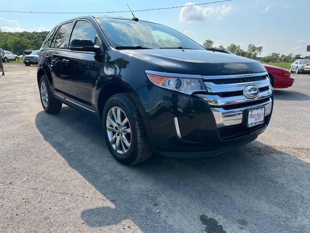 Photo of 2013 Tuxedo Black Metallic Ford Edge