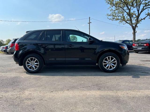 Photo of 2013 Tuxedo Black Metallic Ford Edge