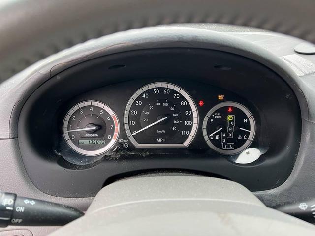 Photo of 2005 Silver Shadow Pearl Toyota Sienna