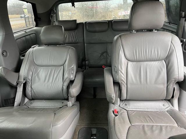 Photo of 2005 Silver Shadow Pearl Toyota Sienna