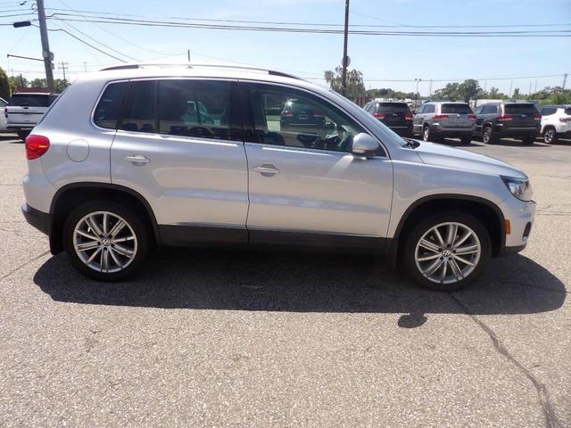 Photo of 2016 Reflex Silver Metallic Volkswagen Tiguan