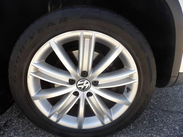 Photo of 2016 Reflex Silver Metallic Volkswagen Tiguan