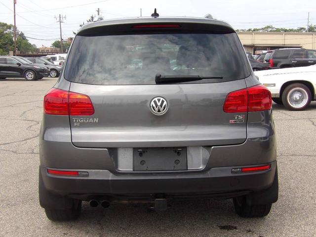 Photo of 2016 Gray Volkswagen Tiguan
