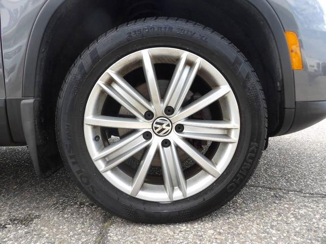 Photo of 2016 Gray Volkswagen Tiguan