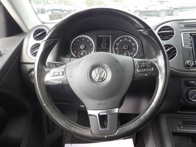Photo of 2016 Gray Volkswagen Tiguan