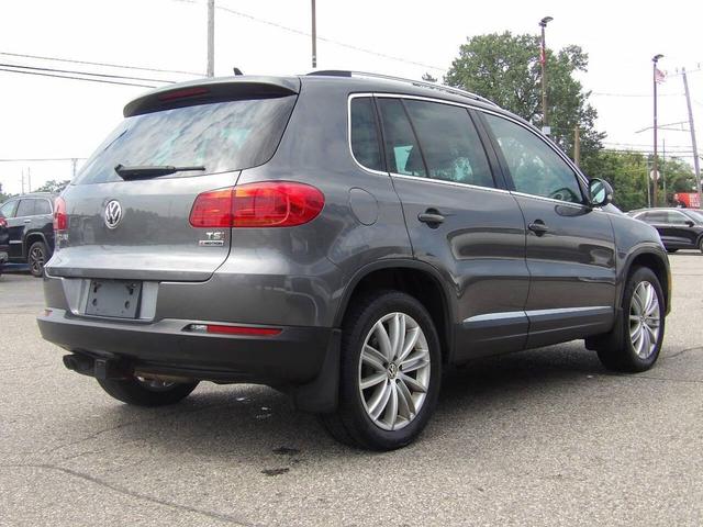 Photo of 2016 Gray Volkswagen Tiguan
