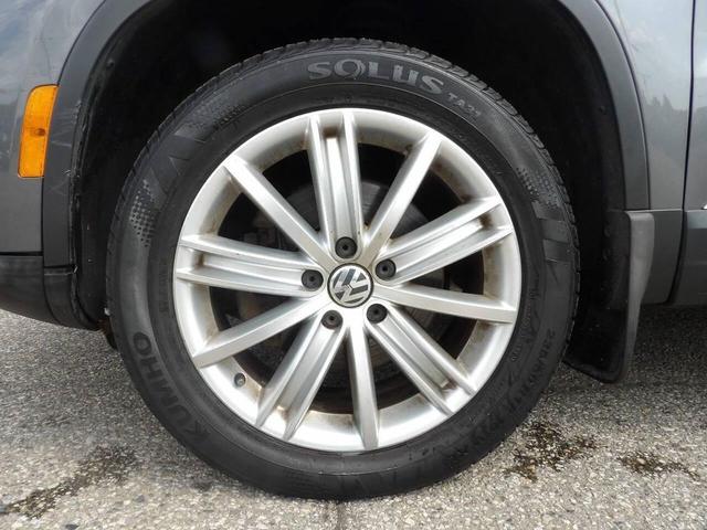 Photo of 2016 Gray Volkswagen Tiguan