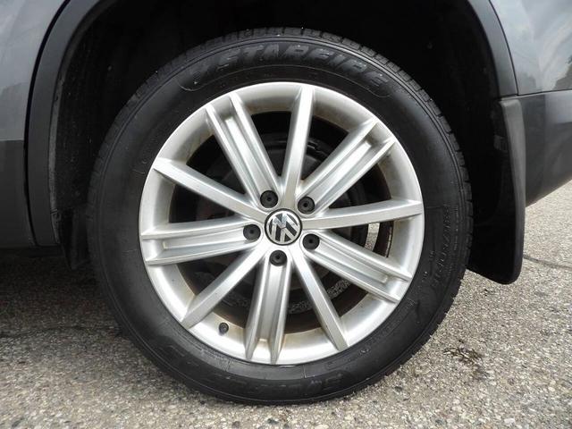 Photo of 2016 Gray Volkswagen Tiguan