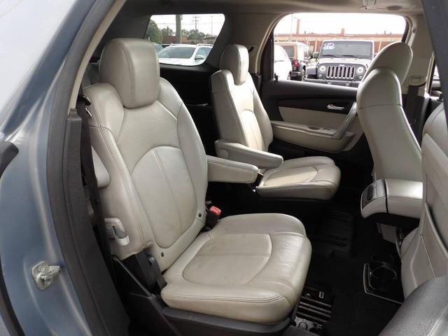 Photo of 2007 Gray GMC Acadia