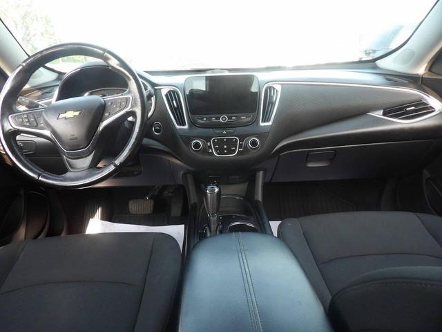 Photo of 2018 Silver Ice Metallic Chevrolet Malibu Hybrid