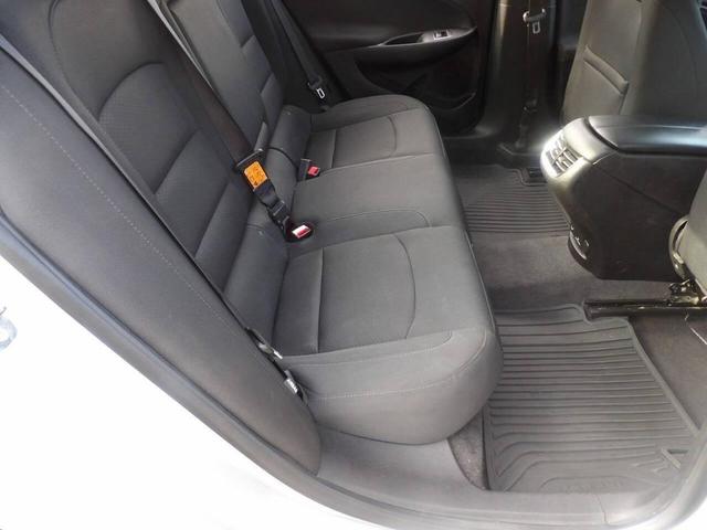 Photo of 2018 Silver Ice Metallic Chevrolet Malibu Hybrid