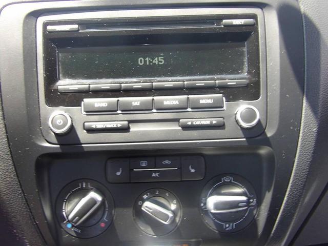 Photo of 2013 Reflex Silver Metallic Volkswagen Jetta