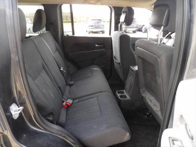 Photo of 2011 Dark Charcoal Pearlcoat Jeep Liberty