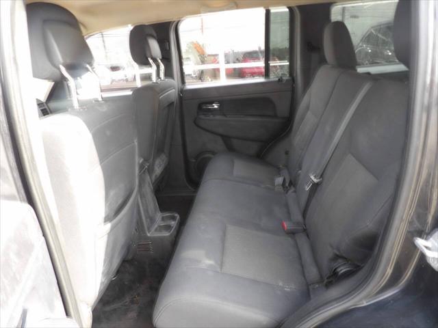 Photo of 2011 Dark Charcoal Pearlcoat Jeep Liberty
