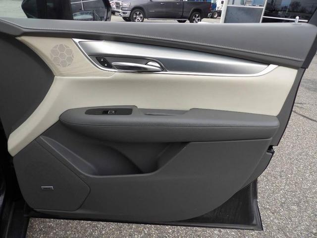 Photo of 2017 Gray Cadillac XT5
