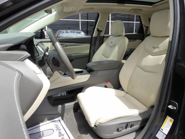 Photo of 2017 Gray Cadillac XT5