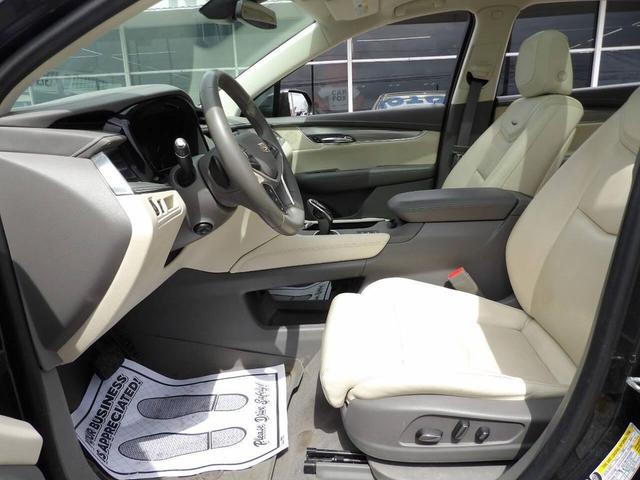 Photo of 2017 Gray Cadillac XT5