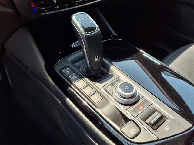 Photo of 2023 Bianco Maserati Levante