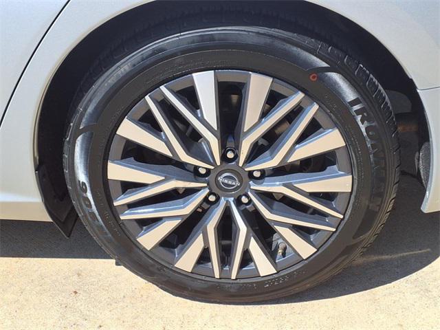 Photo of 2024 Brilliant Silver Metallic Nissan Altima