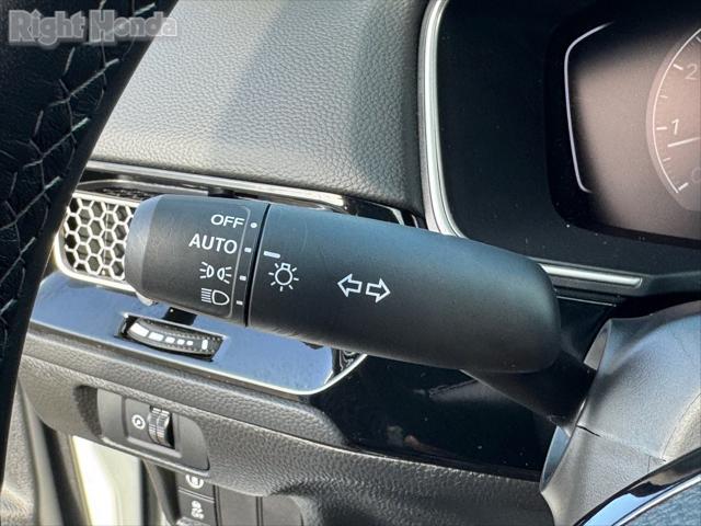 Photo of 2022 Platinum White Pearl Honda Civic