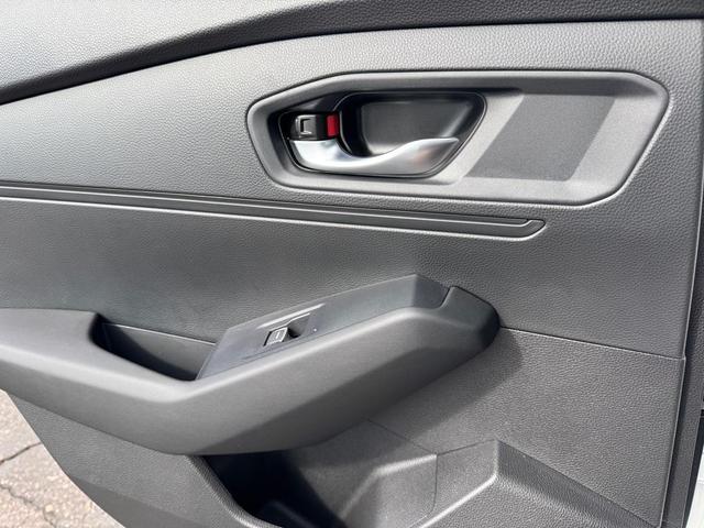 Photo of 2025 Platinum White Pearl Honda Accord