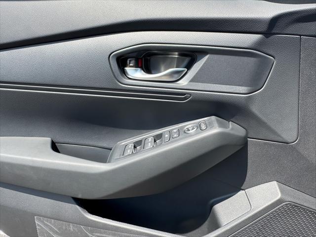 Photo of 2025 Platinum White Pearl Honda Accord