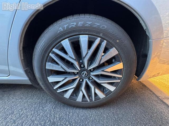 Photo of 2023 Brilliant Silver Metallic Nissan Altima