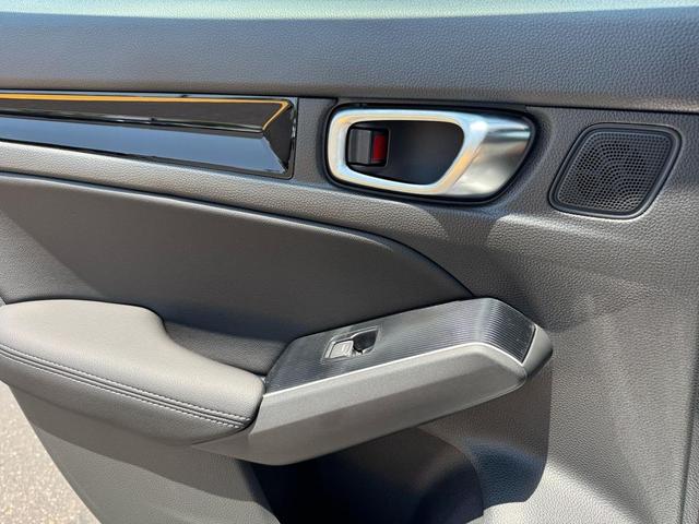 Photo of 2025 Solar Silver Metallic Honda Civic Hybrid